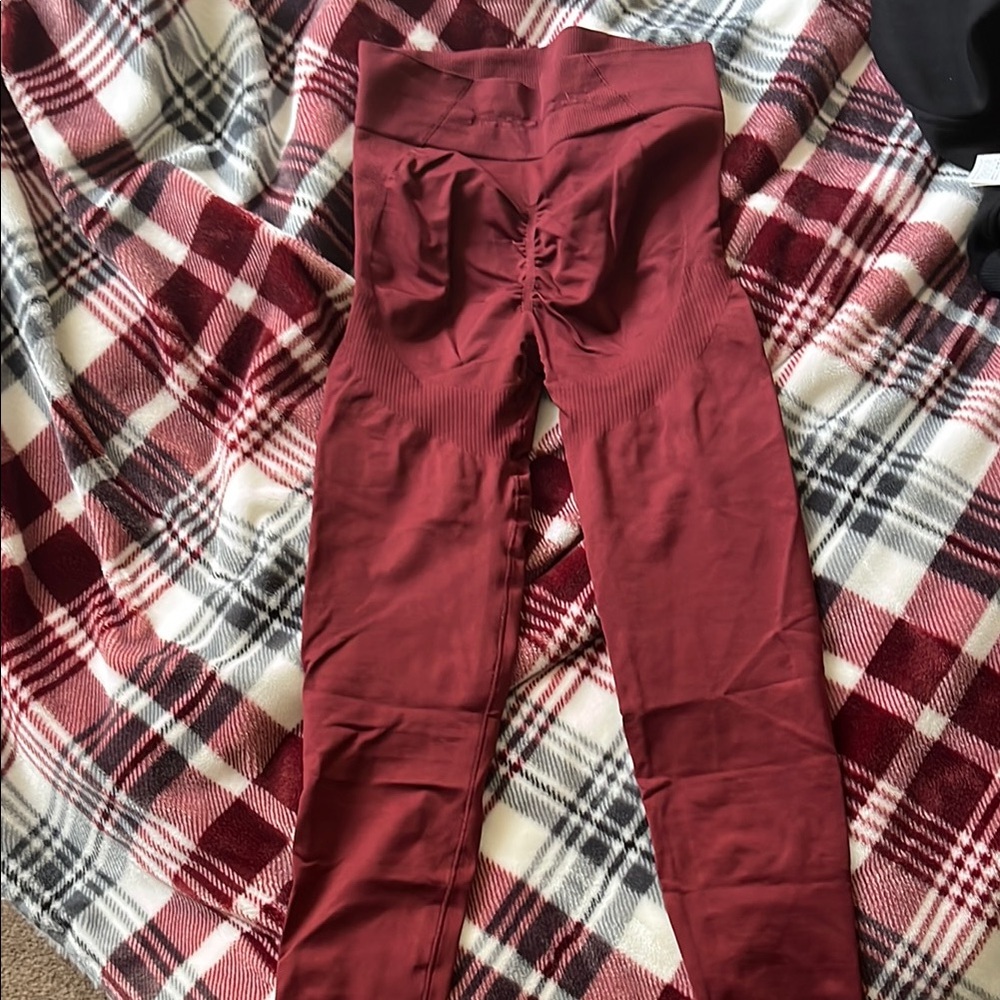Prozis High-Waisted Burgundy Leggings